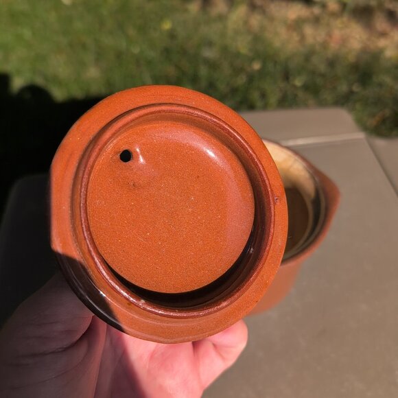 Vintage Small Round Weller Crock With Lid And Vent Hole Rusty Brown Color - Picture 6 of 6